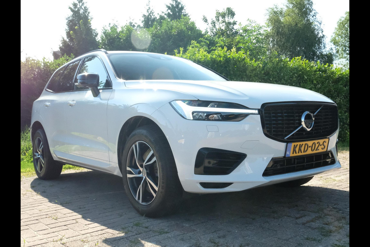 Volvo XC60 2.0 T6 Plug-in hybrid AWD R-Design 340 PK | Panoramadak | Standkachel | Harman Kardon audio | Stoelverwarming / koeling