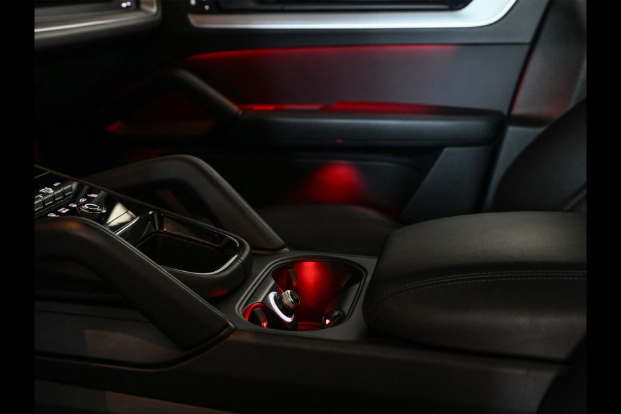 Porsche Cayenne 3.0 E-Hybrid | Panoramadak | Achterasbesturing | 18 Wegs Memory Seats | 360 Camera | Soft Close | Ambiente Verlichting | Stuurverwarming |