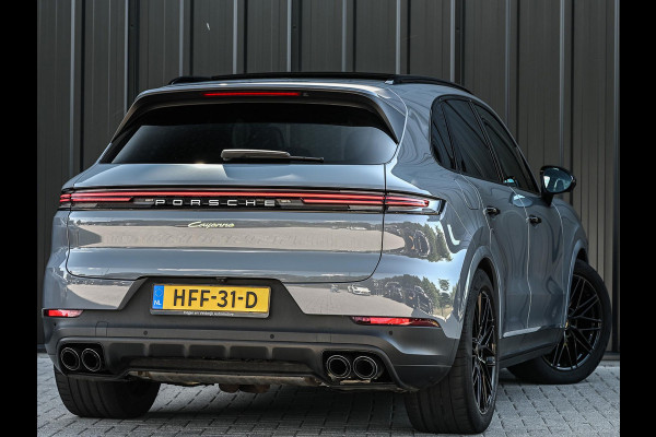 Porsche Cayenne 3.0 E-Hybrid | Panoramadak | Achterasbesturing | 18 Wegs Memory Seats | 360 Camera | Soft Close | Ambiente Verlichting | Stuurverwarming |