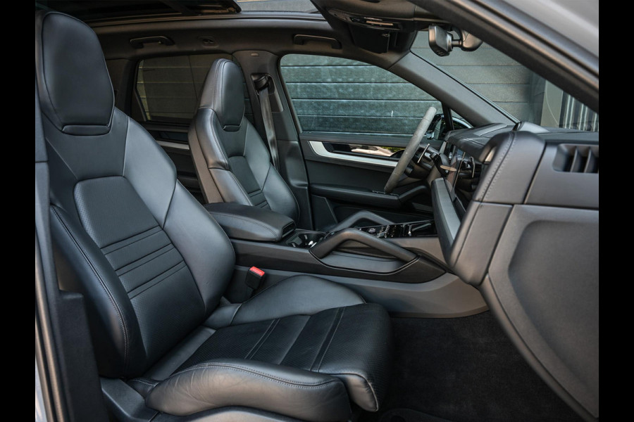 Porsche Cayenne 3.0 E-Hybrid | Panoramadak | Achterasbesturing | 18 Wegs Memory Seats | 360 Camera | Soft Close | Ambiente Verlichting | Stuurverwarming |