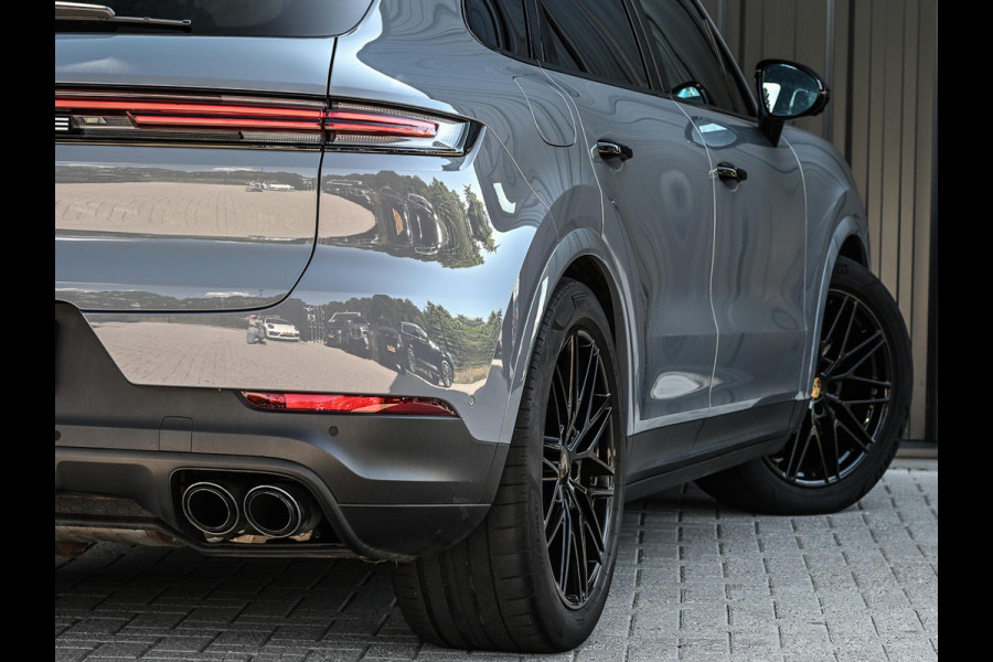 Porsche Cayenne 3.0 E-Hybrid | Panoramadak | Achterasbesturing | 18 Wegs Memory Seats | 360 Camera | Soft Close | Ambiente Verlichting | Stuurverwarming |