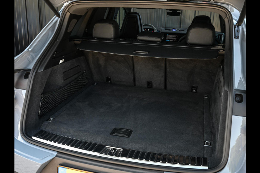Porsche Cayenne 3.0 E-Hybrid | Panoramadak | Achterasbesturing | 18 Wegs Memory Seats | 360 Camera | Soft Close | Ambiente Verlichting | Stuurverwarming |
