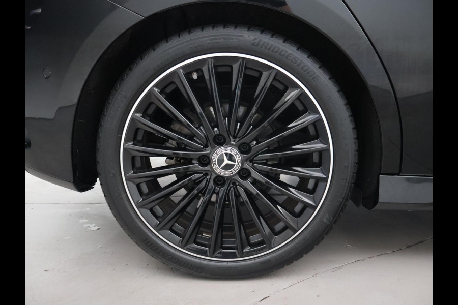 Mercedes-Benz A-Klasse 180 STAR EDITION AMG LINE LIMITED + PANORAMA | SFEERVERLICHTING | 19 INCH LMV | CAMERA