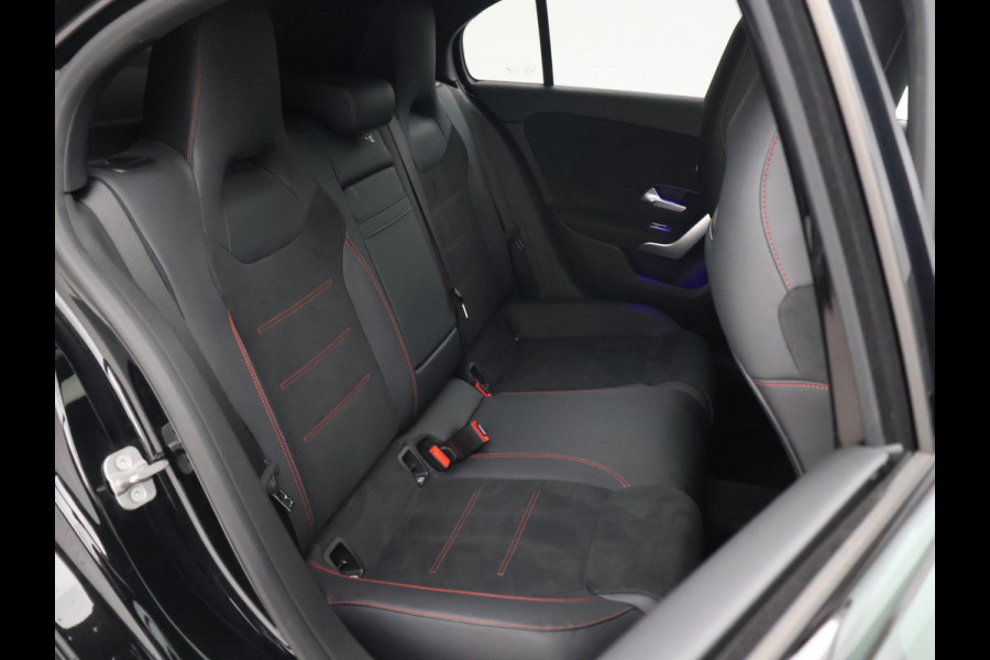 Mercedes-Benz A-Klasse 180 STAR EDITION AMG LINE LIMITED + PANORAMA | SFEERVERLICHTING | 19 INCH LMV | CAMERA