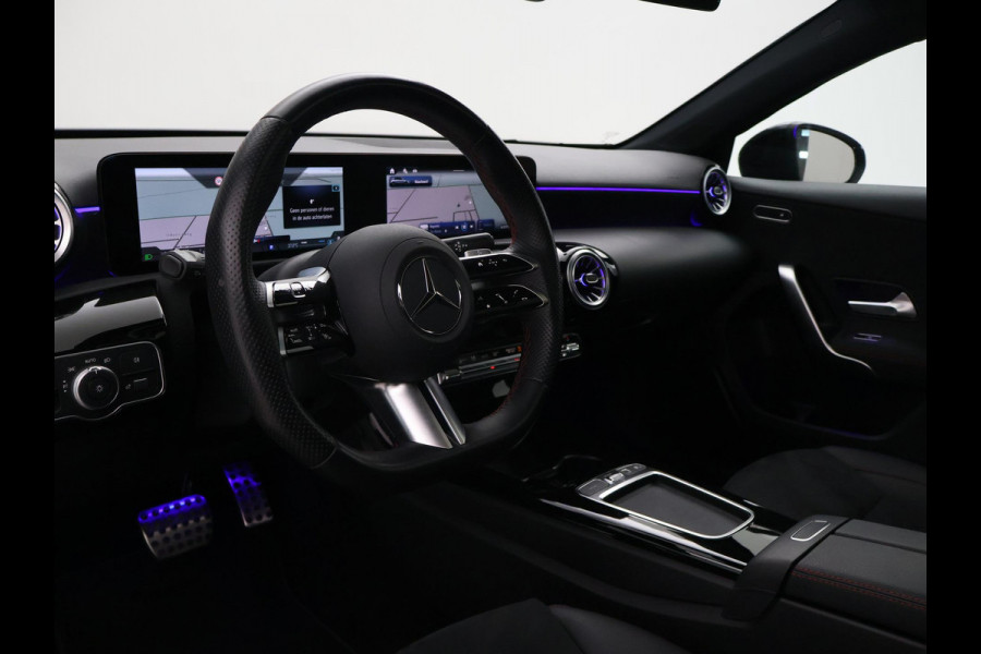 Mercedes-Benz A-Klasse 180 STAR EDITION AMG LINE LIMITED + PANORAMA | SFEERVERLICHTING | 19 INCH LMV | CAMERA