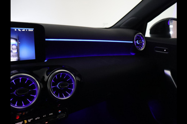 Mercedes-Benz A-Klasse 180 STAR EDITION AMG LINE LIMITED + PANORAMA | SFEERVERLICHTING | 19 INCH LMV | CAMERA