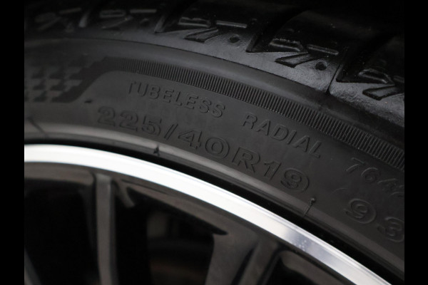 Mercedes-Benz A-Klasse 180 STAR EDITION AMG LINE LIMITED + PANORAMA | SFEERVERLICHTING | 19 INCH LMV | CAMERA