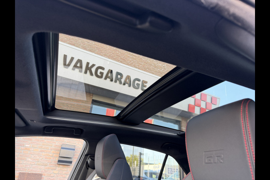 Toyota Corolla Hybrid 140 GR Sport / Bi tone | Schuif-/ kantel dak | Rijklaar!!