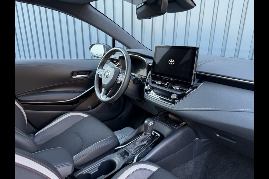 Toyota Corolla Hybrid 140 GR Sport / Bi tone | Schuif-/ kantel dak | Rijklaar!!