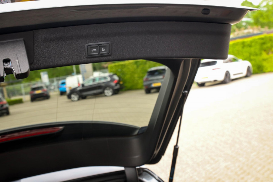 Audi A6 Avant 45 2.0TFSI Quattro S line Edition 245pk Automaat! 1e|Panoramadak|Virtual Cockpit|Leder|HD Matrix LED|Black|Trekhaak