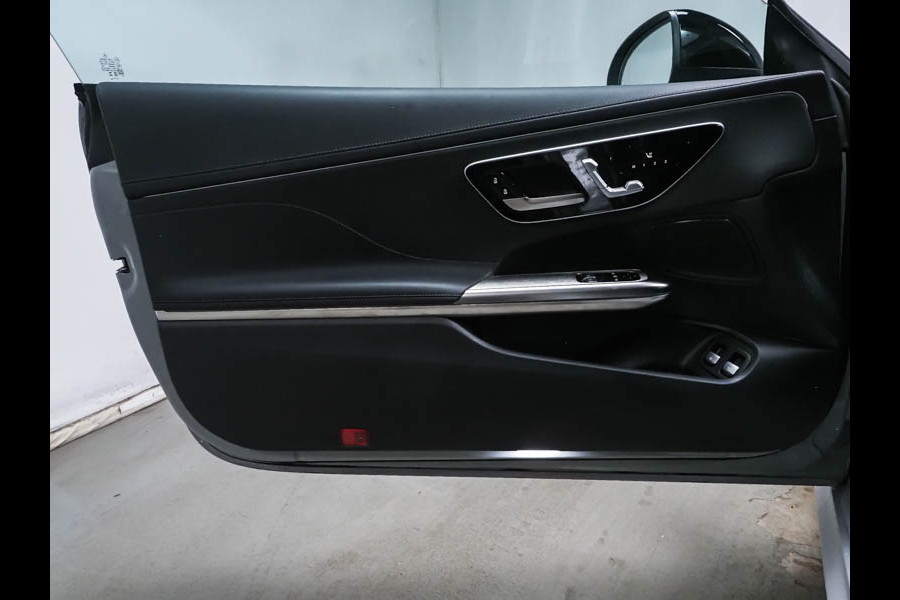 Mercedes-Benz CLE Coupé 300 e AMG Line AMG Premium | Night Pakket | Digital Licht | Memory Voorstoelen | Stuur en Stoelverwarming Inclusief 24 maanden Mercedes-Benz Certified garantie voor Europa.