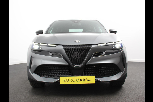 Alfa Romeo junior Elettrica Automaat 156PK DEMO! Adaptieve Cruise Control LMV 18 inch Full Led Matrix Parkeer sensoren Navigatie Apple Carplay / Android auto  Climate Control