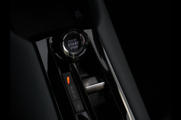 Alfa Romeo junior Elettrica Automaat 156PK DEMO! Adaptieve Cruise Control LMV 18 inch Full Led Matrix Parkeer sensoren Navigatie Apple Carplay / Android auto  Climate Control