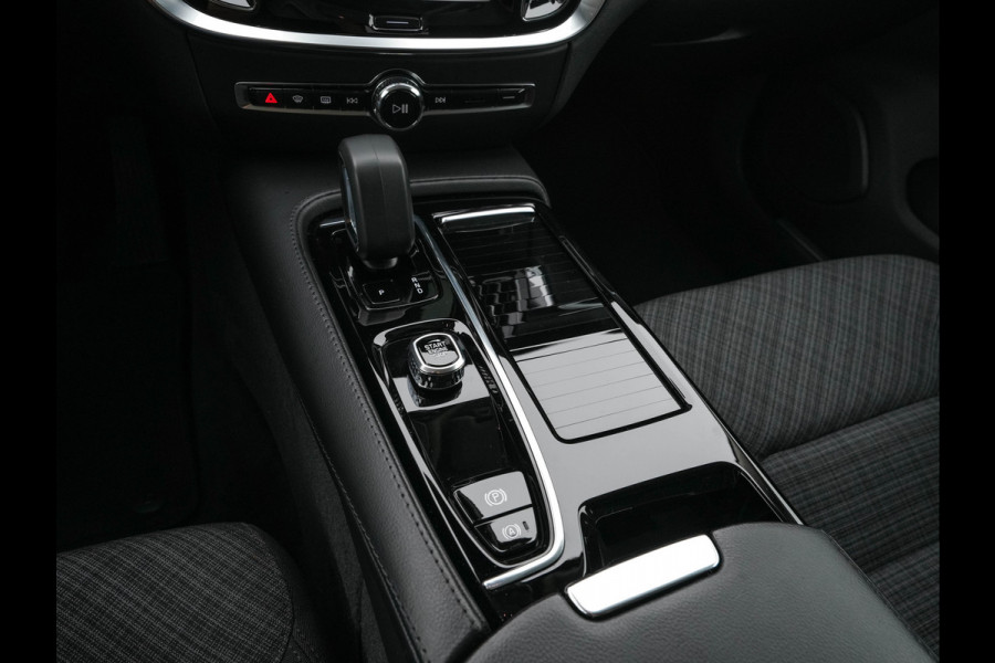 Volvo V60 2.0 T6 Core Bright AWD (Plug-In) {SoH-97%} (INCL-BTW)  Aut. *FULL-LED | DIGI-COCKPIT | CAMERA | HEATED-COMFORTSEATS | KEYLESS | DAB | PRIVACY-GLASS | CARPLAY | NAVI-FULLMAP | TOWBAR | 18''ALU*