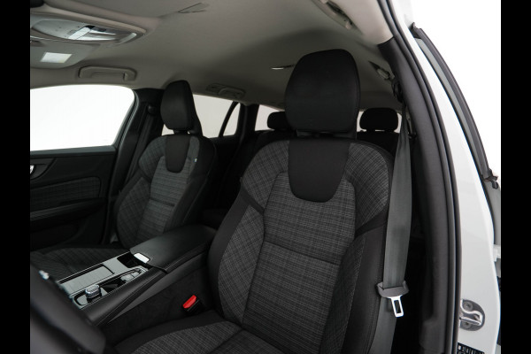 Volvo V60 2.0 T6 Core Bright AWD (Plug-In) {SoH-97%} (INCL-BTW)  Aut. *FULL-LED | DIGI-COCKPIT | CAMERA | HEATED-COMFORTSEATS | KEYLESS | DAB | PRIVACY-GLASS | CARPLAY | NAVI-FULLMAP | TOWBAR | 18''ALU*