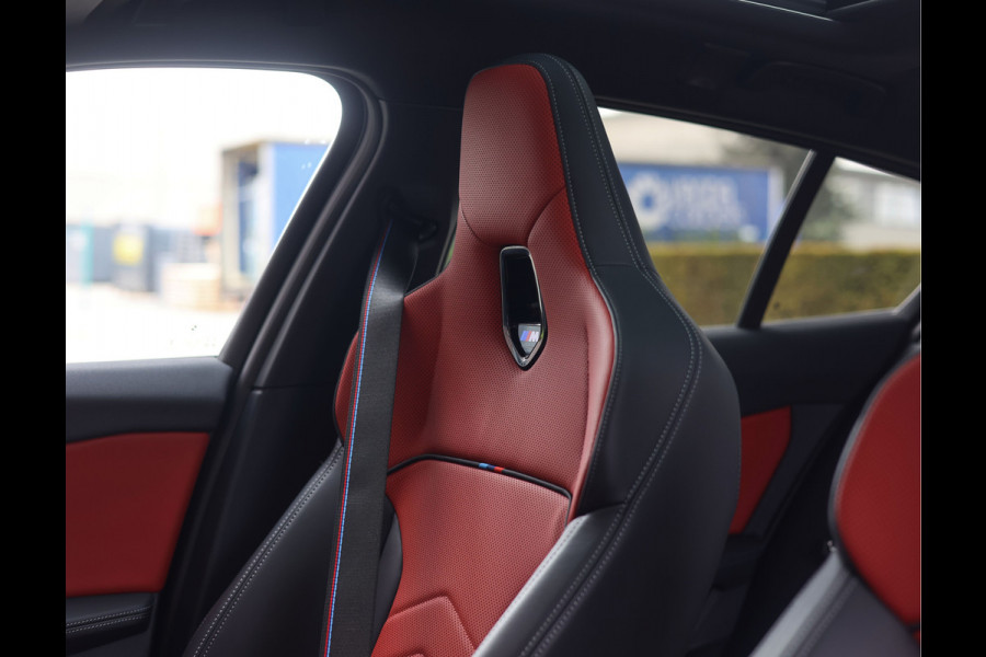 BMW 1-serie M135i xDrive | M Performance - Pano - Harman Kardon