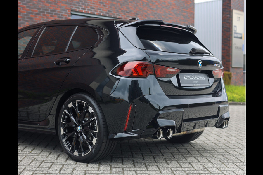 BMW 1-serie M135i xDrive | M Performance - Pano - Harman Kardon