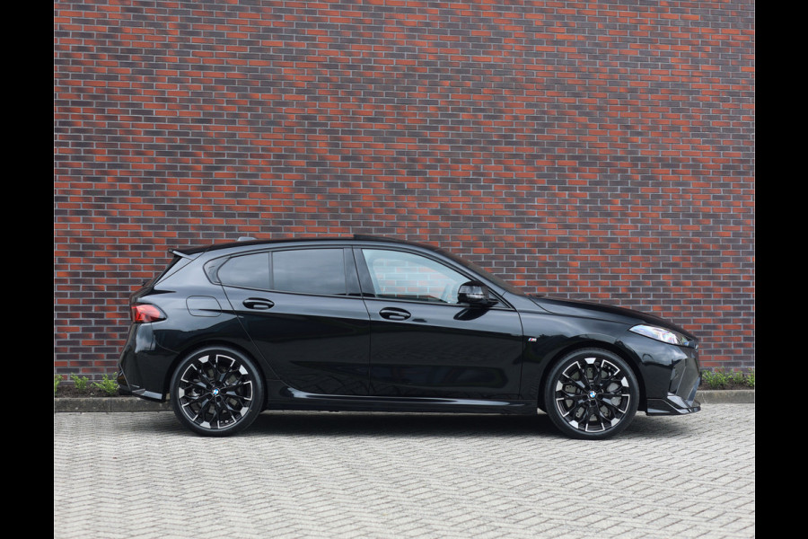 BMW 1-serie M135i xDrive | M Performance - Pano - Harman Kardon