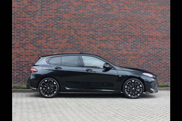 BMW 1-serie M135i xDrive | M Performance - Pano - Harman Kardon