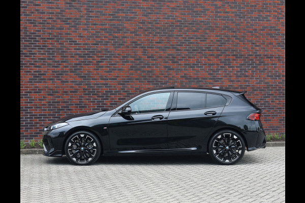 BMW 1-serie M135i xDrive | M Performance - Pano - Harman Kardon