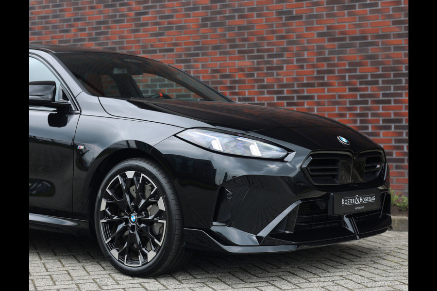 BMW 1-serie M135i xDrive | M Performance - Pano - Harman Kardon