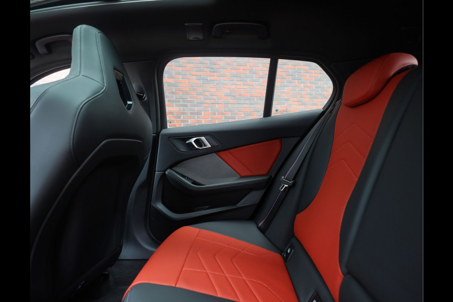 BMW 1-serie M135i xDrive | M Performance - Pano - Harman Kardon