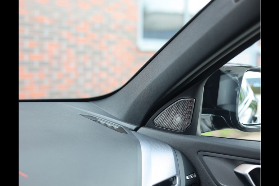 BMW 1-serie M135i xDrive | M Performance - Pano - Harman Kardon