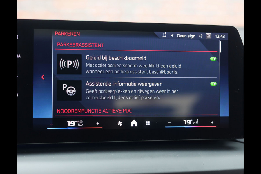 BMW 1-serie M135i xDrive | M Performance - Pano - Harman Kardon