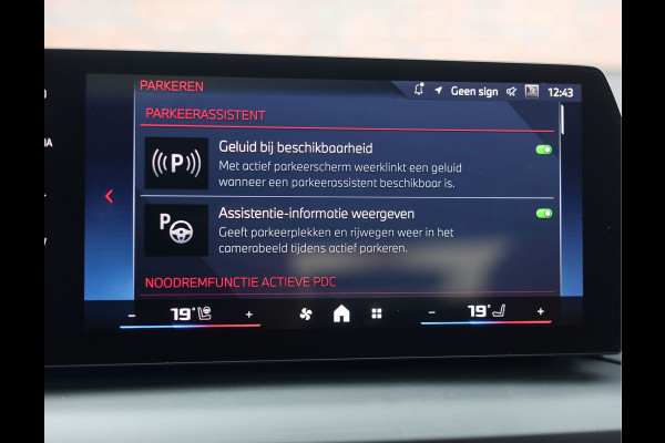 BMW 1-serie M135i xDrive | M Performance - Pano - Harman Kardon