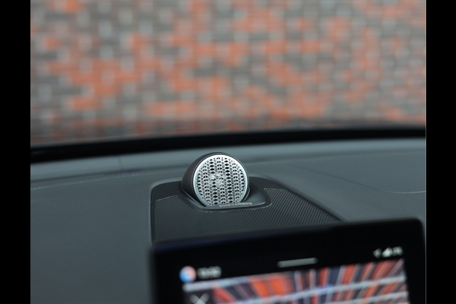 Volvo XC60 T8 AWD Polestar Engineered | Pano - Trekhaak - Bowers&Wilkins
