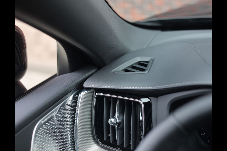Volvo XC60 T8 AWD Polestar Engineered | Pano - Trekhaak - Bowers&Wilkins