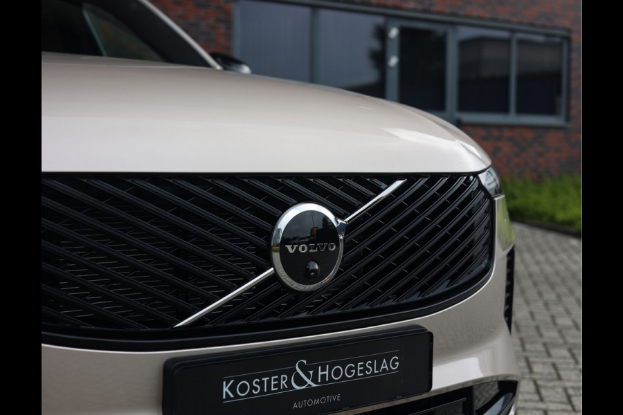 Volvo XC90 T8 AWD Ultra Dark | Pano - Trekhaak - Luchtvering