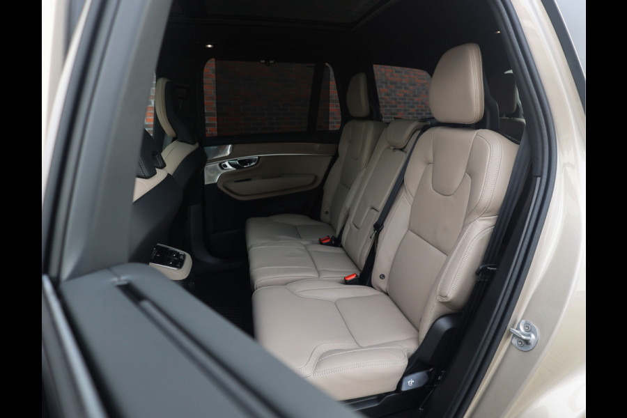 Volvo XC90 T8 AWD Ultra Dark | Pano - Trekhaak - Luchtvering