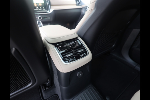 Volvo XC90 T8 AWD Ultra Dark | Pano - Trekhaak - Luchtvering