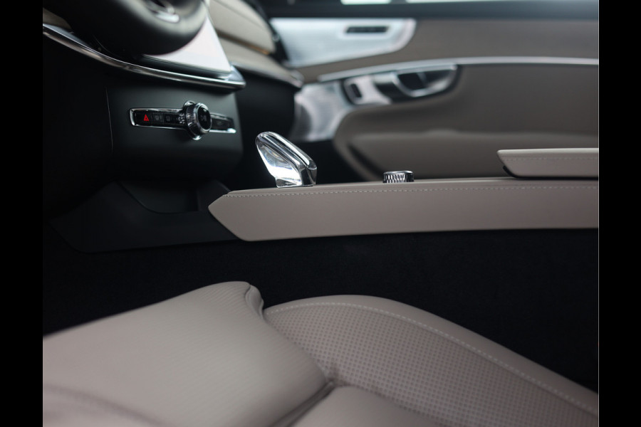 Volvo XC90 T8 AWD Ultra Dark | Pano - Trekhaak - Luchtvering