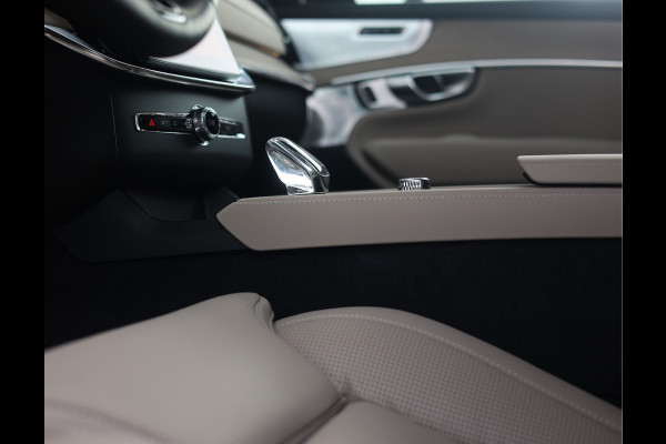 Volvo XC90 T8 AWD Ultra Dark | Pano - Trekhaak - Luchtvering