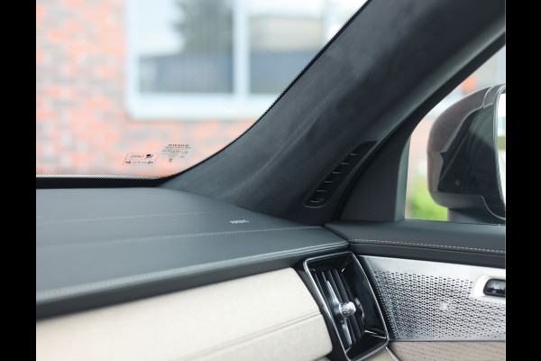Volvo XC90 T8 AWD Ultra Dark | Pano - Trekhaak - Luchtvering