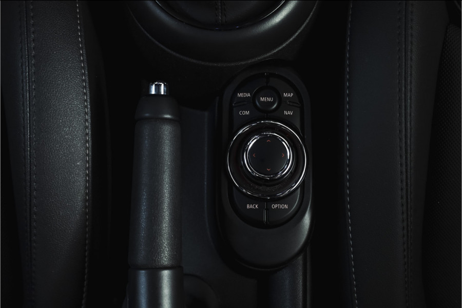 MINI 3-deurs 2.0 Cooper S | S/K-Panodak | Dig. Cockpit | Stoelverw. | PDC | Camera | NAV + App. Connect | ECC | Harman Kardon | LM 18" |