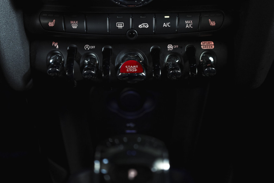 MINI 3-deurs 2.0 Cooper S | S/K-Panodak | Dig. Cockpit | Stoelverw. | PDC | Camera | NAV + App. Connect | ECC | Harman Kardon | LM 18" |