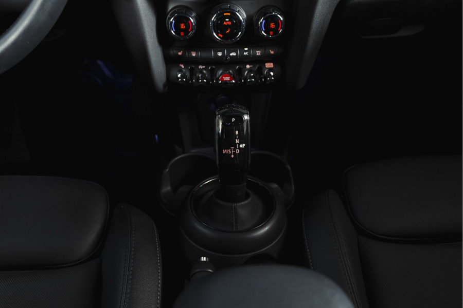 MINI 3-deurs 2.0 Cooper S | S/K-Panodak | Dig. Cockpit | Stoelverw. | PDC | Camera | NAV + App. Connect | ECC | Harman Kardon | LM 18" |
