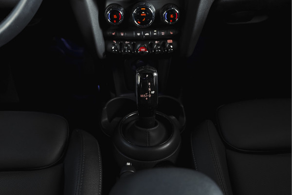 MINI 3-deurs 2.0 Cooper S | S/K-Panodak | Dig. Cockpit | Stoelverw. | PDC | Camera | NAV + App. Connect | ECC | Harman Kardon | LM 18" |