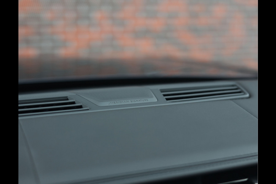 Land Rover Range Rover P550e SV | Pano - Trekhaak - Clearsight - Meridian