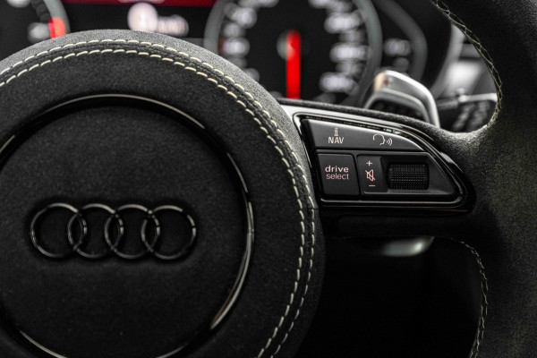 Audi RS6 Avant 4.0 TFSI Quattro Performance Pro Line Plus Keramisch Pano Carbon B&O 360 Camera 21'' WF
