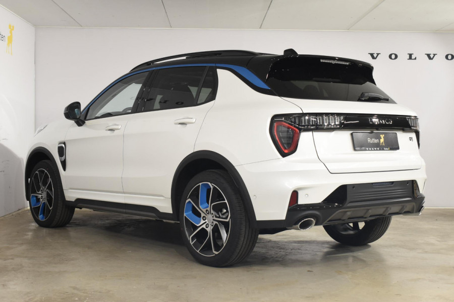 Lynk & Co 01 262PK Automaat / 360 Camera / Adaptieve cruise control / Glazen schuif-kanteldak / Elektrische stoelen met geheugenfunctie / Stoelverwarming / Elektrische achterklep / Climate control / Parkeersensoren V+A / 20"velgen / Keyless entry /