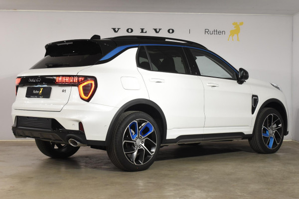 Lynk & Co 01 262PK Automaat / 360 Camera / Adaptieve cruise control / Glazen schuif-kanteldak / Elektrische stoelen met geheugenfunctie / Stoelverwarming / Elektrische achterklep / Climate control / Parkeersensoren V+A / 20"velgen / Keyless entry /