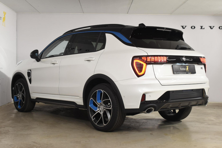 Lynk & Co 01 262PK Automaat / 360 Camera / Adaptieve cruise control / Glazen schuif-kanteldak / Elektrische stoelen met geheugenfunctie / Stoelverwarming / Elektrische achterklep / Climate control / Parkeersensoren V+A / 20"velgen / Keyless entry /