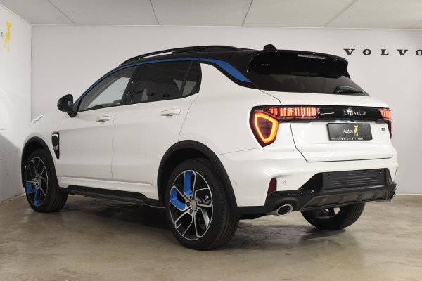 Lynk & Co 01 262PK Automaat / 360 Camera / Adaptieve cruise control / Glazen schuif-kanteldak / Elektrische stoelen met geheugenfunctie / Stoelverwarming / Elektrische achterklep / Climate control / Parkeersensoren V+A / 20"velgen / Keyless entry /