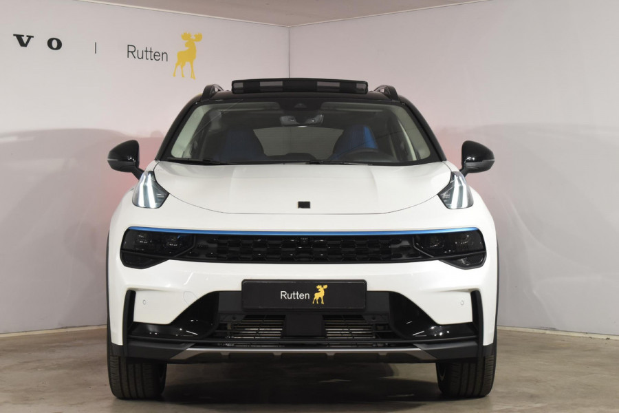 Lynk & Co 01 262PK Automaat / 360 Camera / Adaptieve cruise control / Glazen schuif-kanteldak / Elektrische stoelen met geheugenfunctie / Stoelverwarming / Elektrische achterklep / Climate control / Parkeersensoren V+A / 20"velgen / Keyless entry /