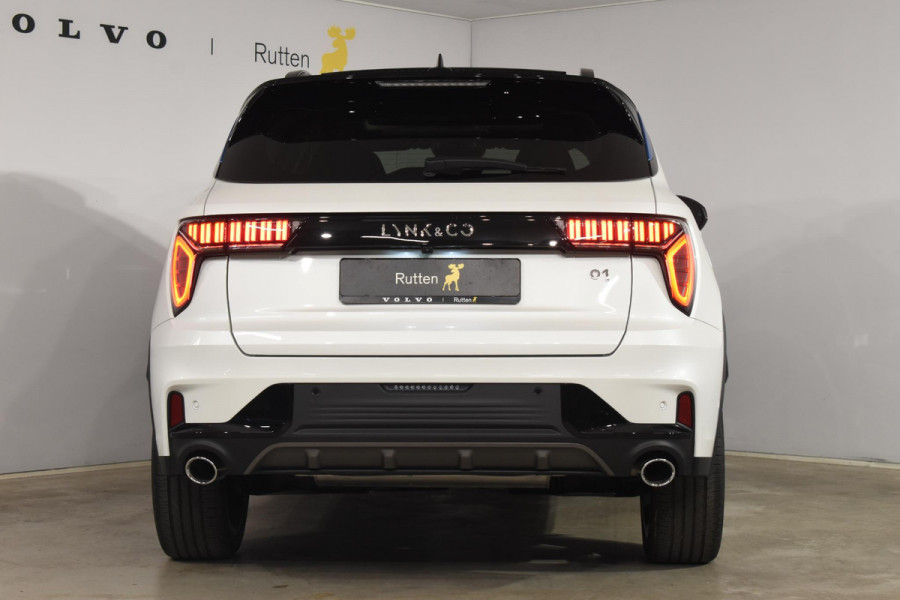 Lynk & Co 01 262PK Automaat / 360 Camera / Adaptieve cruise control / Glazen schuif-kanteldak / Elektrische stoelen met geheugenfunctie / Stoelverwarming / Elektrische achterklep / Climate control / Parkeersensoren V+A / 20"velgen / Keyless entry /