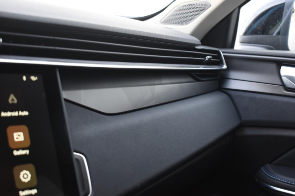 Lynk & Co 01 262PK Automaat / 360 Camera / Adaptieve cruise control / Glazen schuif-kanteldak / Elektrische stoelen met geheugenfunctie / Stoelverwarming / Elektrische achterklep / Climate control / Parkeersensoren V+A / 20"velgen / Keyless entry /